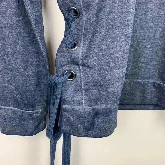 🆕NWT A.n.a Long Sleeve Tee With Laced Detail XS - Picture 3 of 7